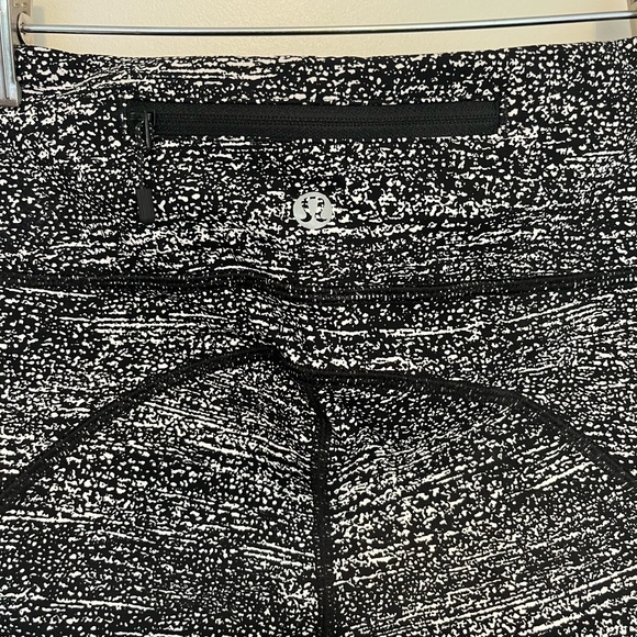 LULU LEMON RUNNING LEGGING SIZE 4 - Picture 4 of 5